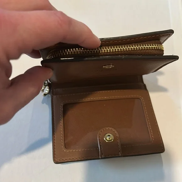 Coach Snap Wallet With Horse And Carriage Dot Print.
L: 4.25" W:1" H:3.5" - Picture 9 of 12